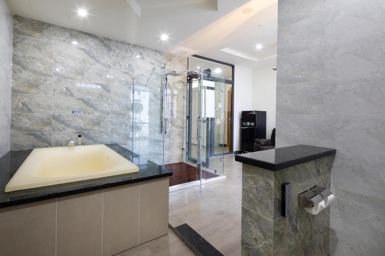 Lara Hotel Long Xuyen Exterior photo